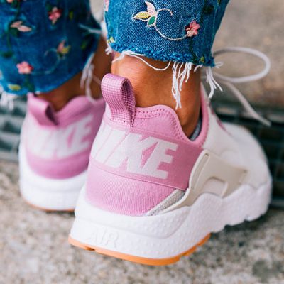 Nike Huarache Run Ultra in khaki_Ferse