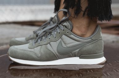 Nike WMS Internationalist in Olive