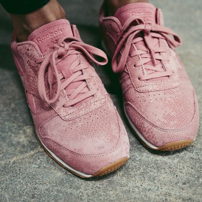 Reebok classic leather in rosa mit Schlangenlederoptik