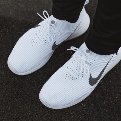Roshe Two Flyknit V2 in weiß_Meshupper