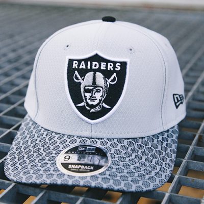Snapback Cap NFL On Field Oakland Raiders 9Fifty in silberfarben