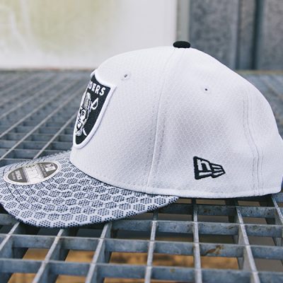 Snapback Cap NFL On Field Oakland Raiders_seitlich New Era Logo